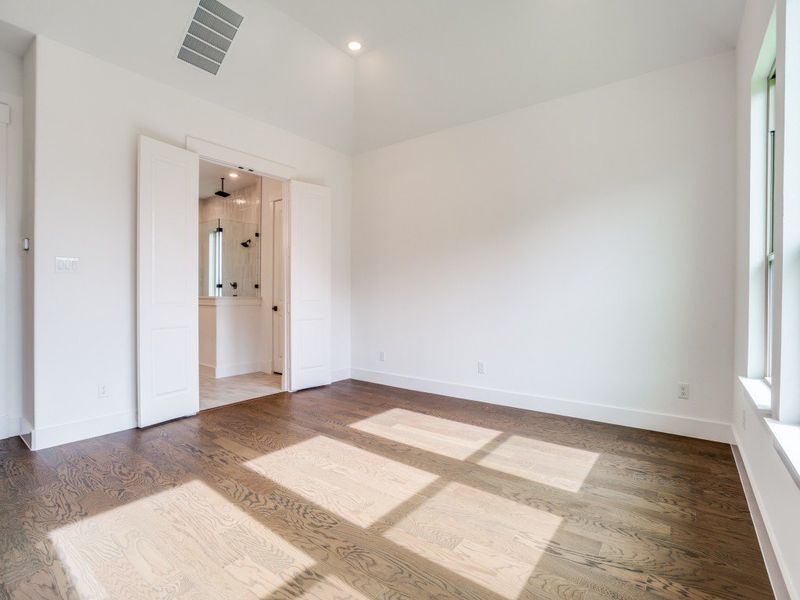 Spacious, unfurnished interior of a new home in Legacy Gardens, Prosper (Image 23).