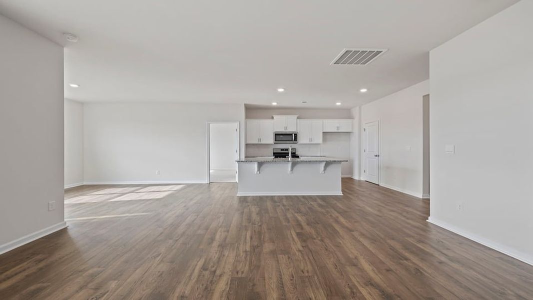 Spacious, unfurnished interior of a new home in Baxter Village, Boiling Springs (Image 18).