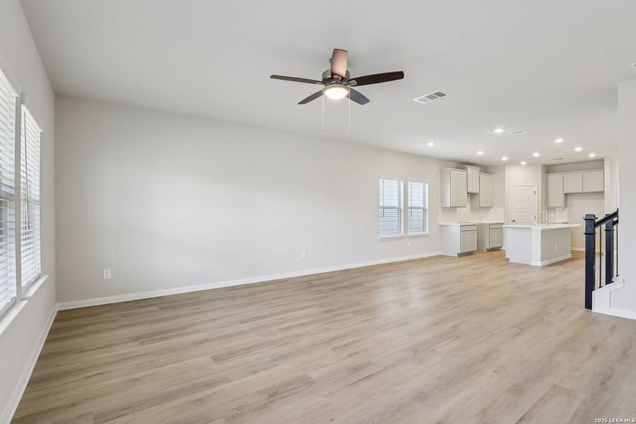 Spacious, unfurnished interior of a new home in Catalina, Converse (Image 21).
