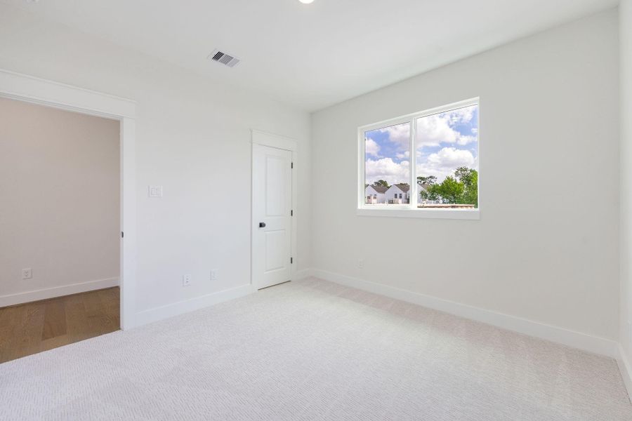 Spacious, unfurnished interior of a new home in Montridge, Houston (Image 24).