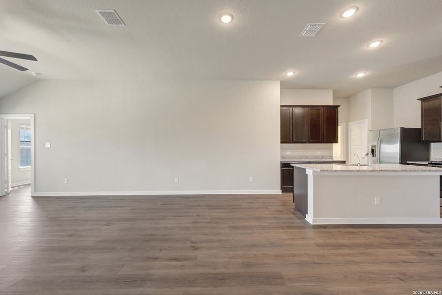 Spacious, unfurnished interior of a new home in Winding Brook, San Antonio (Image 46). Spacious, unfurnished interior of a new home in Winding Brook, San Antonio (Image 46).