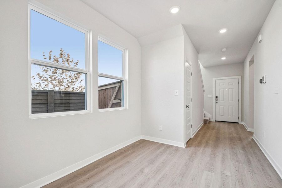 Spacious, unfurnished interior of a new home in Avery Centre, Round Rock (Image 16).
