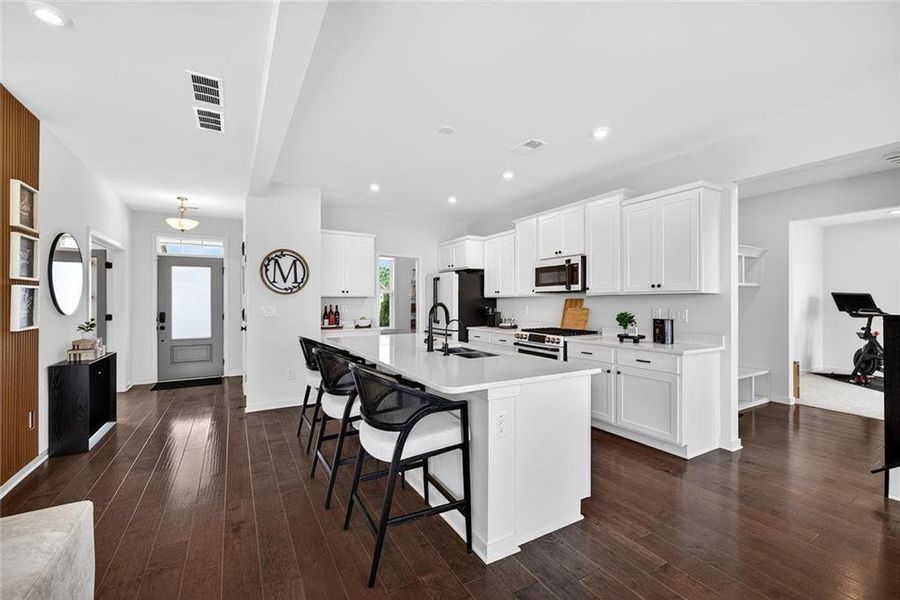 Furnished interior view inside a new home in Sweetbay Farm, Lawrenceville (Image 10).