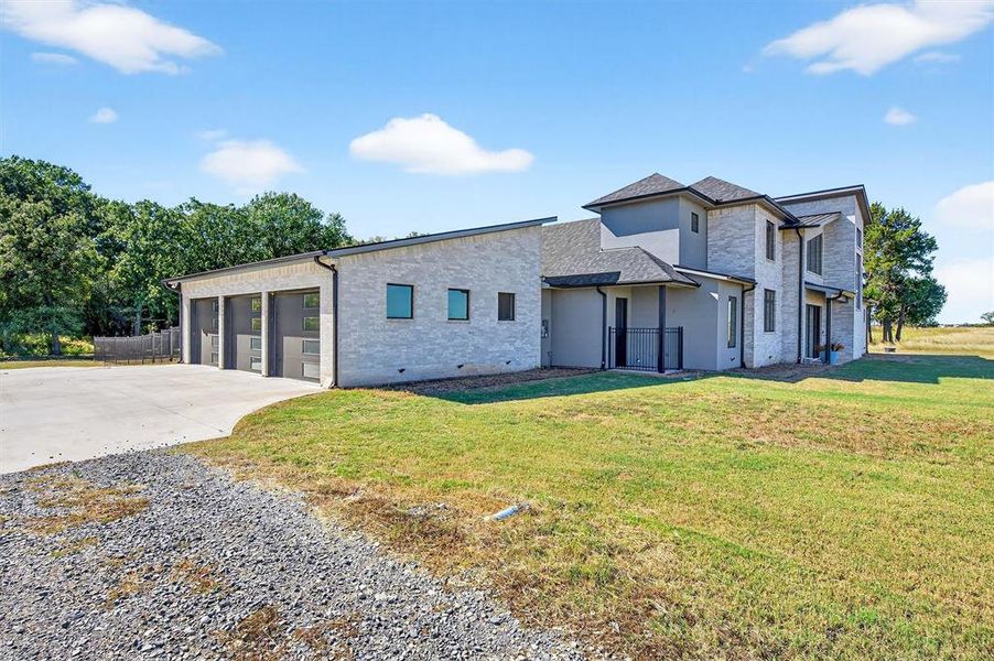 Exterior details and patio area of a home in , Sadler (Image 19).