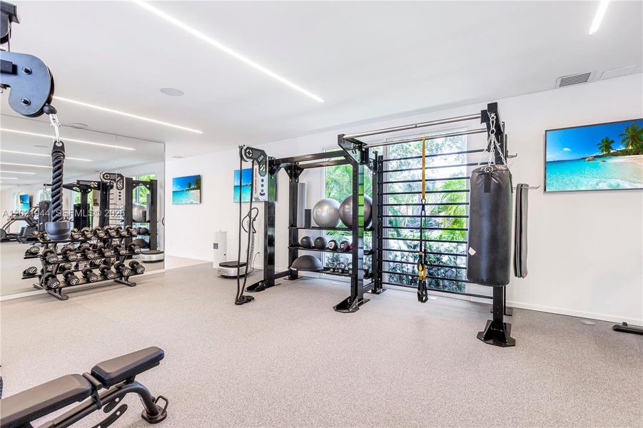 Community amenities in , Bal Harbour (Image 7).