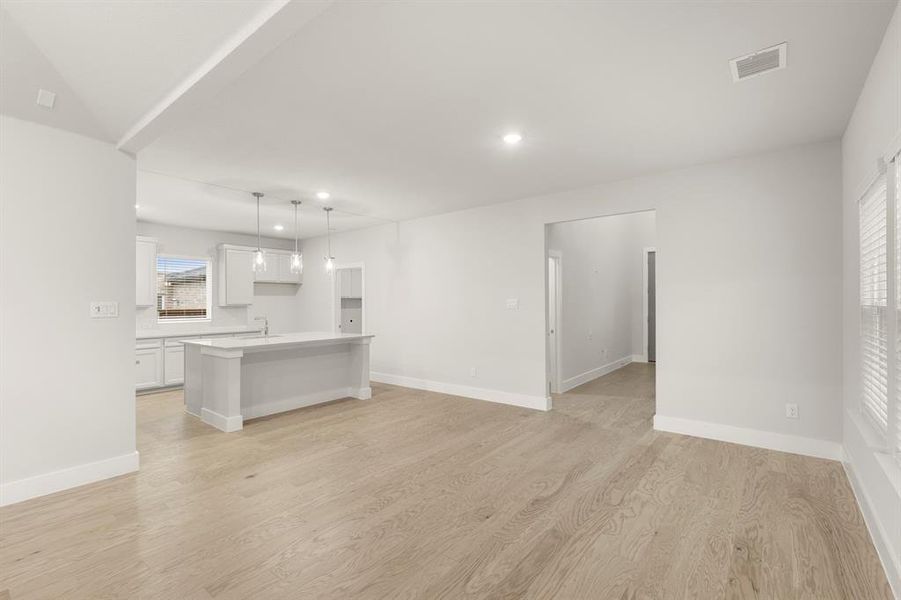 07. 1917 Sapphire - Dining (2)