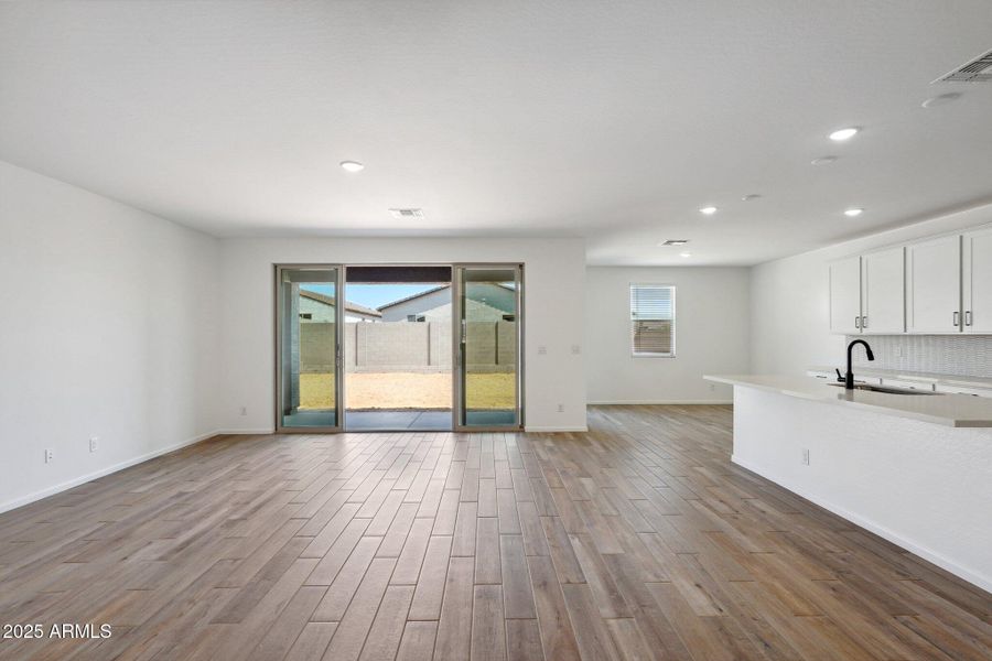 14-web-or-mls-W Cheryl Dr-1405-014