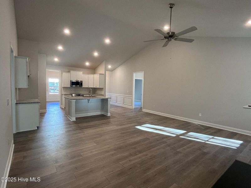 Spacious, unfurnished interior of a new home in Palmetto Creek, Bolivia (Image 17).
