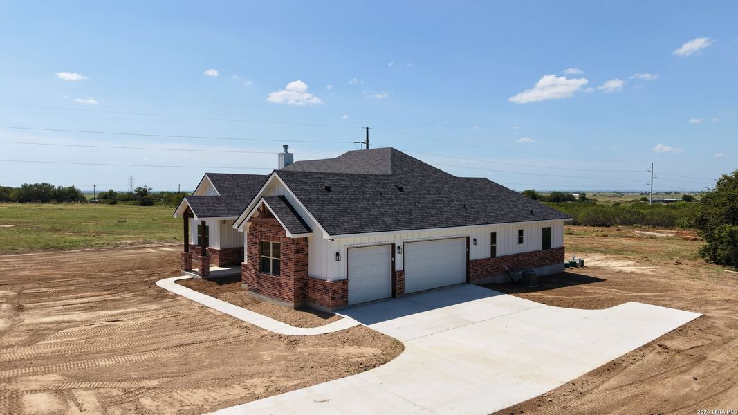 Front exterior of a new home in , Seguin, TX, highlighting curb appeal (Image 19).