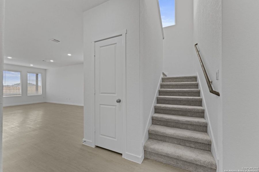 Spacious, unfurnished interior of a new home in Voss Farms, New Braunfels (Image 33).