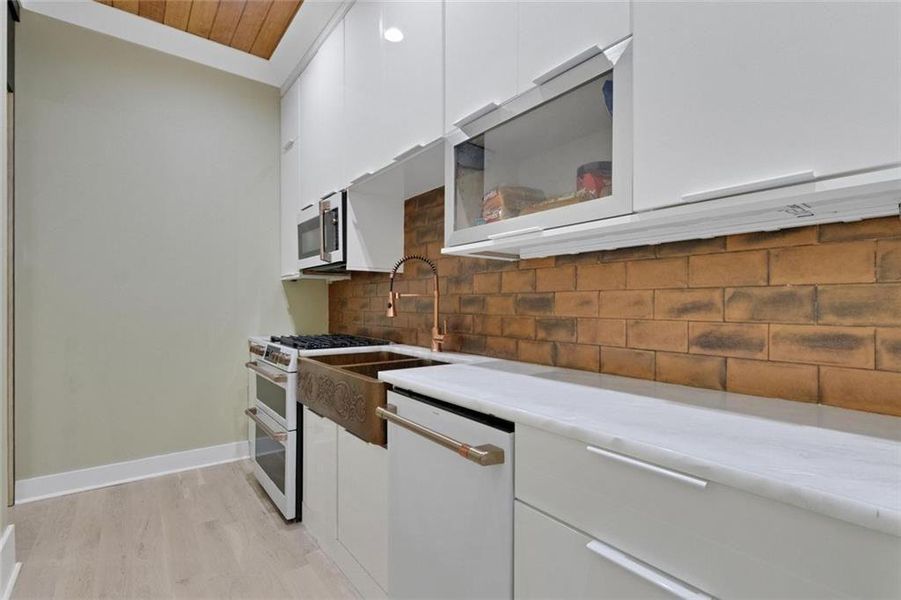 Furnished interior view inside a new home in , Roswell (Image 64).