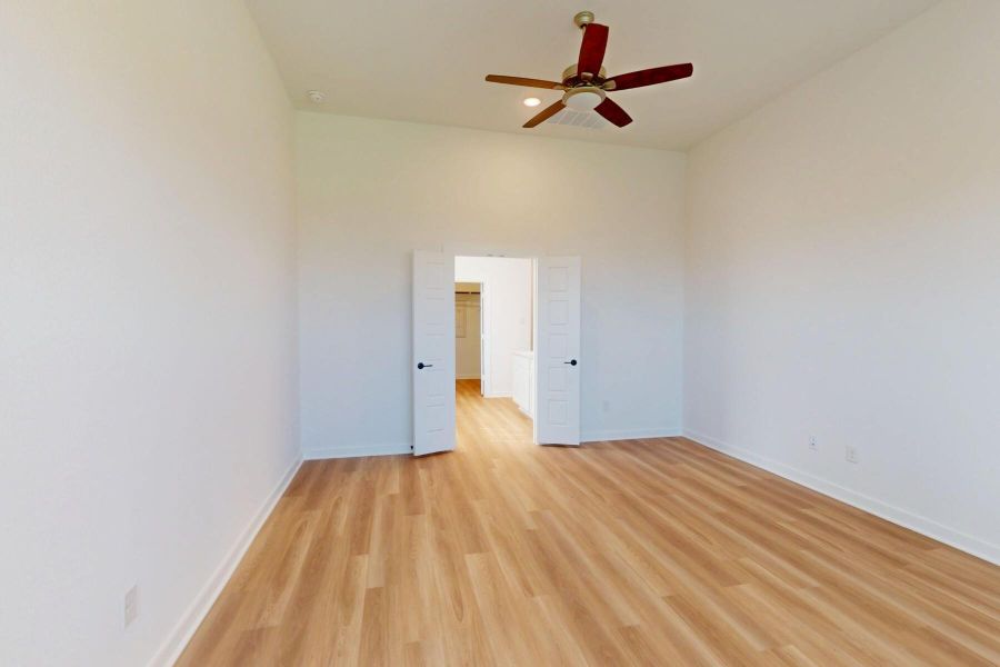 Spacious, unfurnished interior of a new home in Summerview, Fulshear (Image 22). Spacious, unfurnished interior of a new home in Summerview, Fulshear (Image 22).
