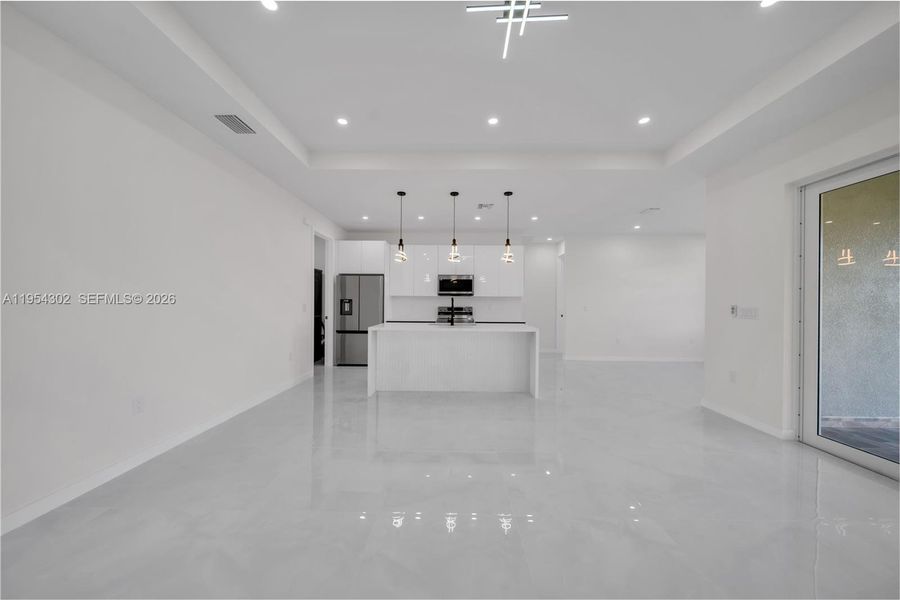 Spacious, unfurnished interior of a new home in , Lehigh Acres (Image 20).