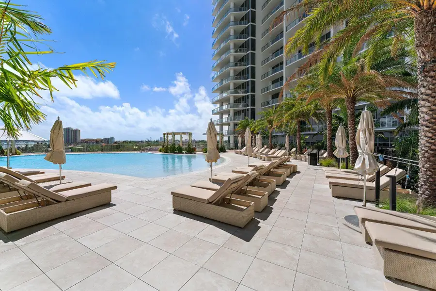 093-220LakeShoreDr-1219-WestPalmBeach-SM