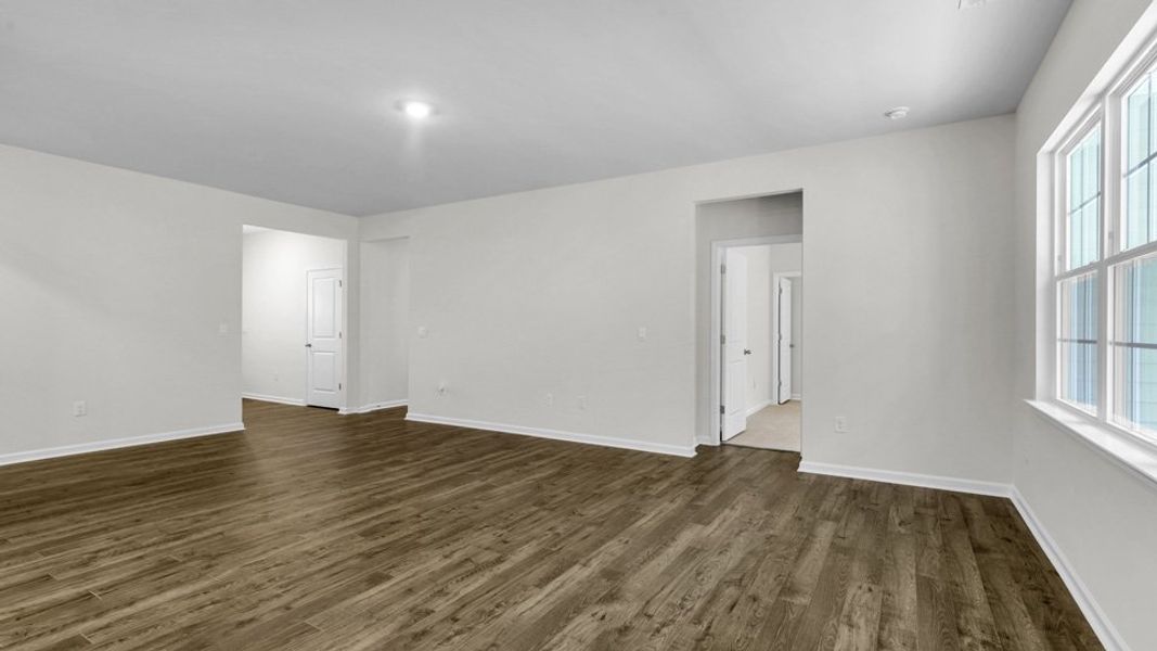 Spacious, unfurnished interior of a new home in Cross Creek, Spring Lake (Image 12).