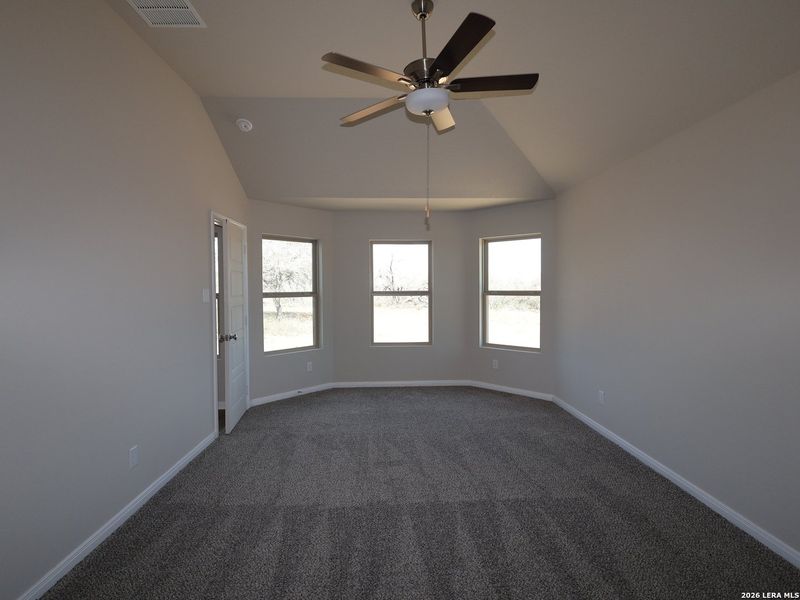 Spacious, unfurnished interior of a new home in Chaparral Ranch, Floresville (Image 16).