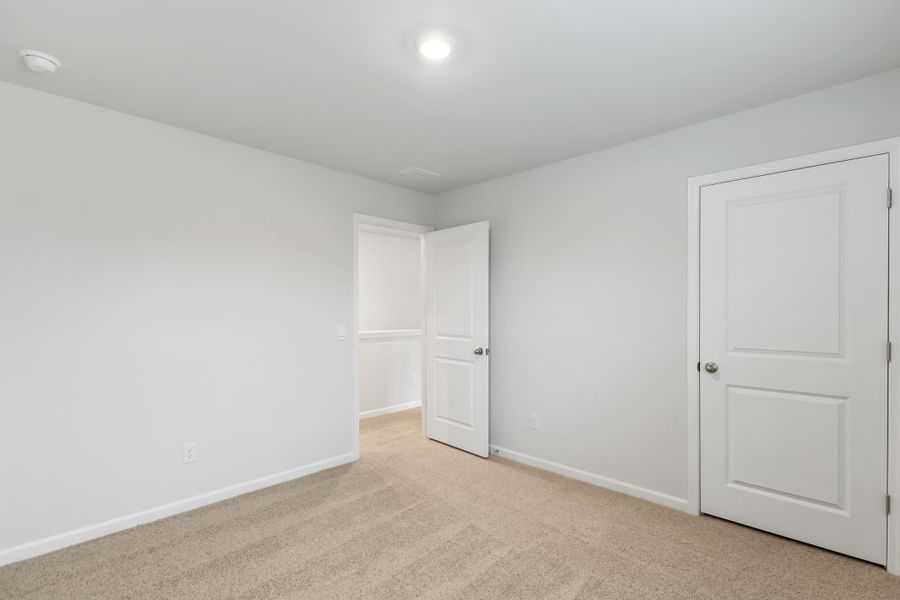 Spacious, unfurnished interior of a new home in Carolina Groves, Moncks Corner (Image 20).