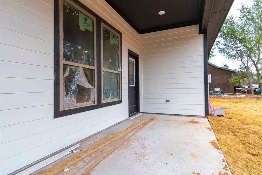 Exterior details and patio area of a home in , Granbury (Image 20).