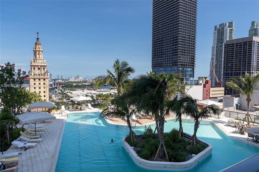 Condo located in Miami, FL showcasing its design and architecture (Image 22).