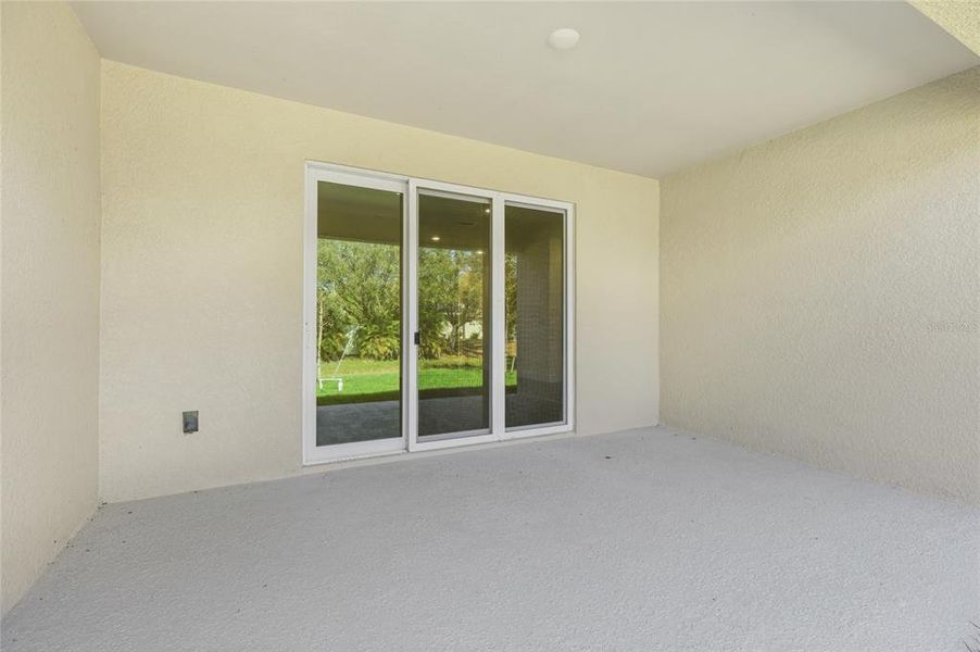 Exterior details and patio area of a home in , North Port (Image 4).