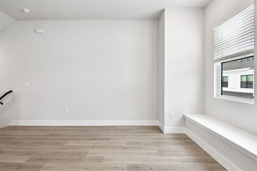 Spacious, unfurnished interior of a new home in , Sarasota (Image 28).