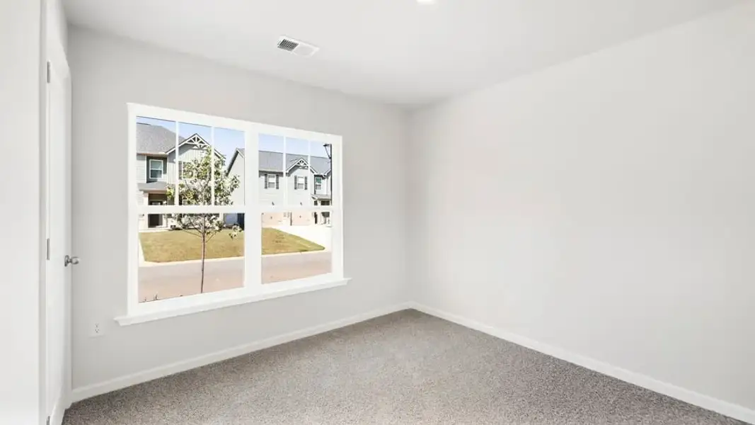 Spacious, unfurnished interior of a new home in Reedy Fork Place, Seneca (Image 19).