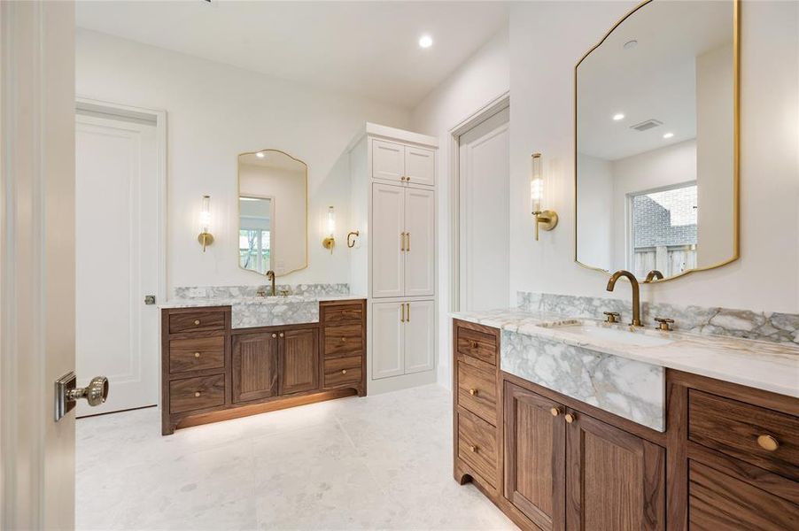 Furnished interior view inside a new home in , Richardson (Image 16).