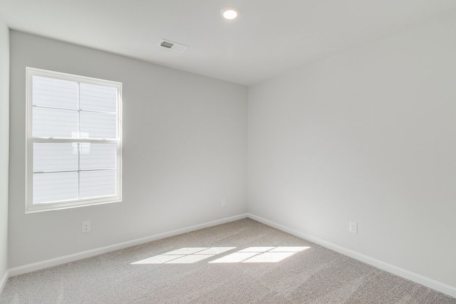 Spacious, unfurnished interior of a new home in Bluefield, Lexington (Image 31).