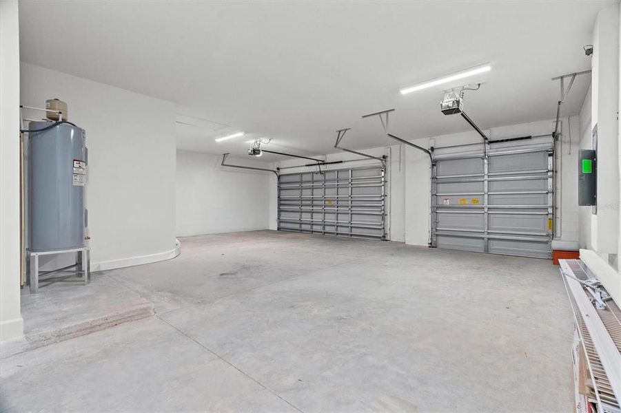 Spacious, unfurnished interior of a new home in , Orlando (Image 45).