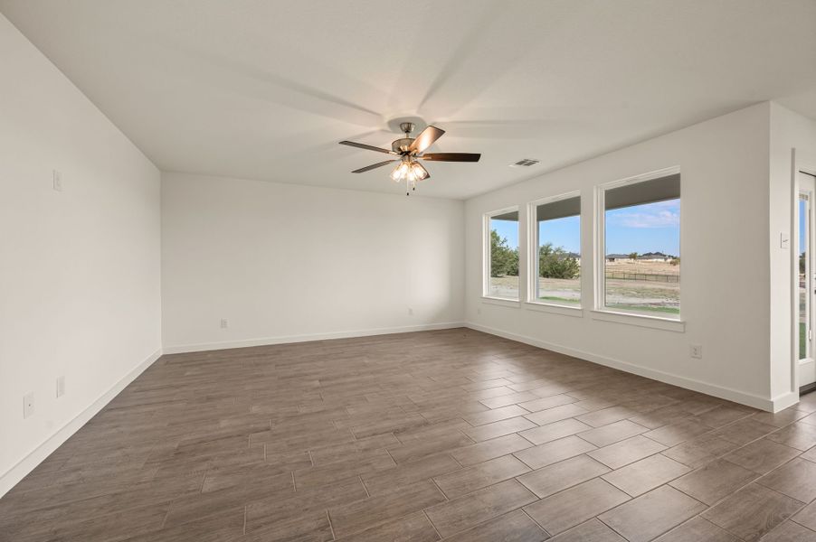 Spacious, unfurnished interior of a new home in Gatlin Ranch, Springtown (Image 19).