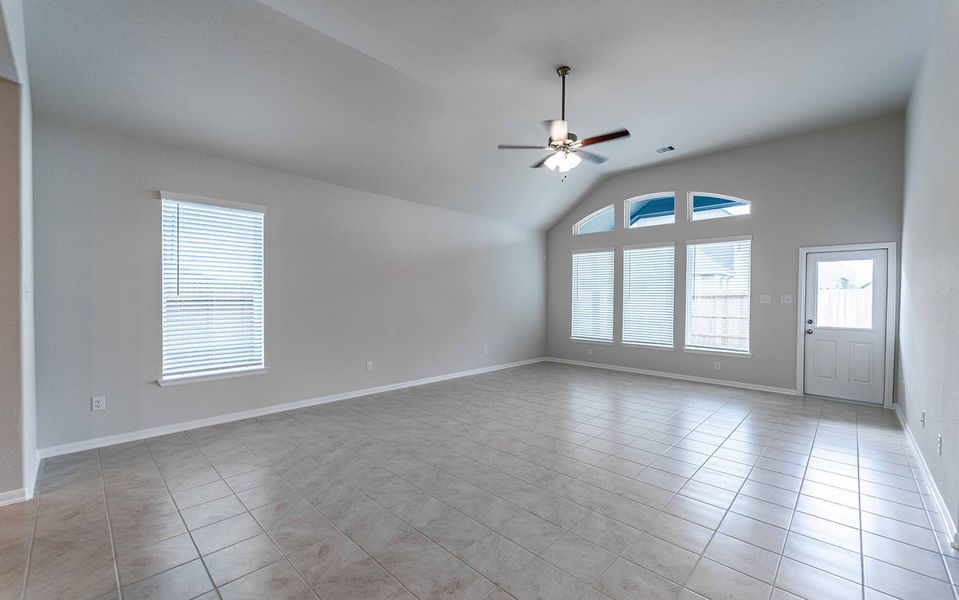 Spacious, unfurnished interior of a new home in Canterra Creek, Iowa Colony (Image 20). Spacious, unfurnished interior of a new home in Canterra Creek, Iowa Colony (Image 20).
