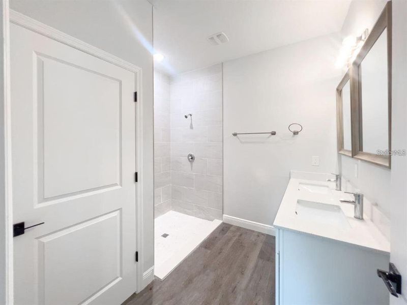 Spacious, unfurnished interior of a new home in , Ocala (Image 6).