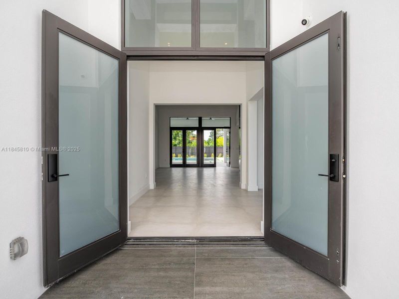 Spacious, unfurnished interior of a new home in , Miami (Image 57).