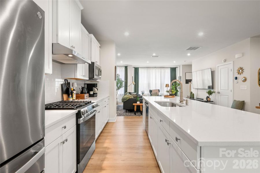 Upgraded Appliances, Large Quartz Island Upgraded Appliances, Large Quartz Island