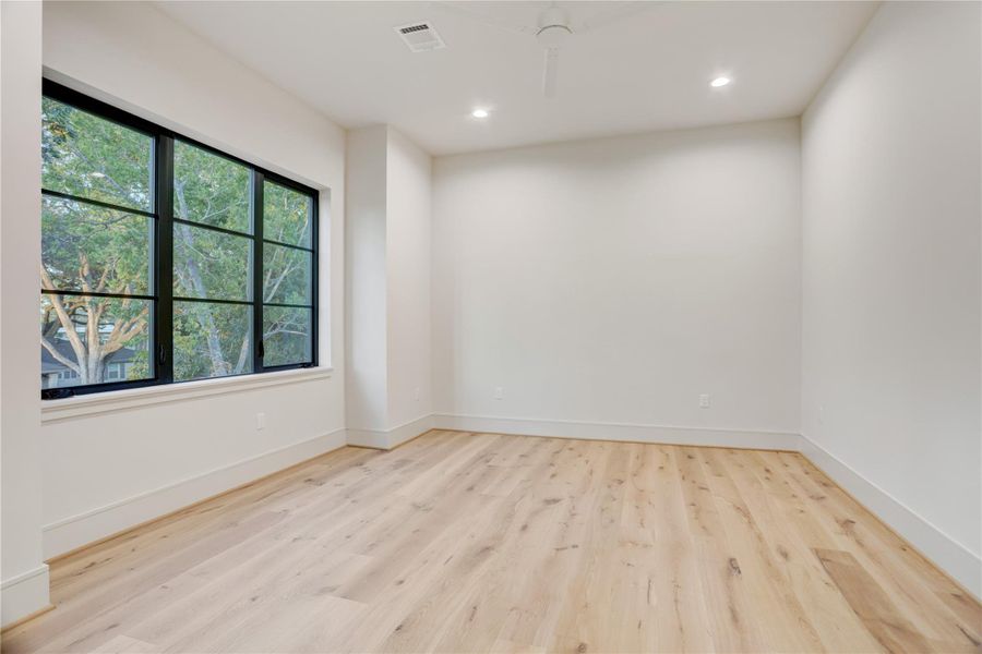 Spacious, unfurnished interior of a new home in , Houston (Image 22).