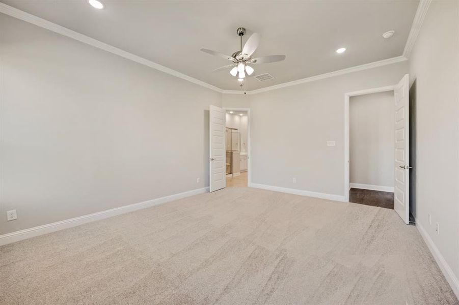 Spacious, unfurnished interior of a new home in Heath Golf and Yacht, Heath (Image 17).