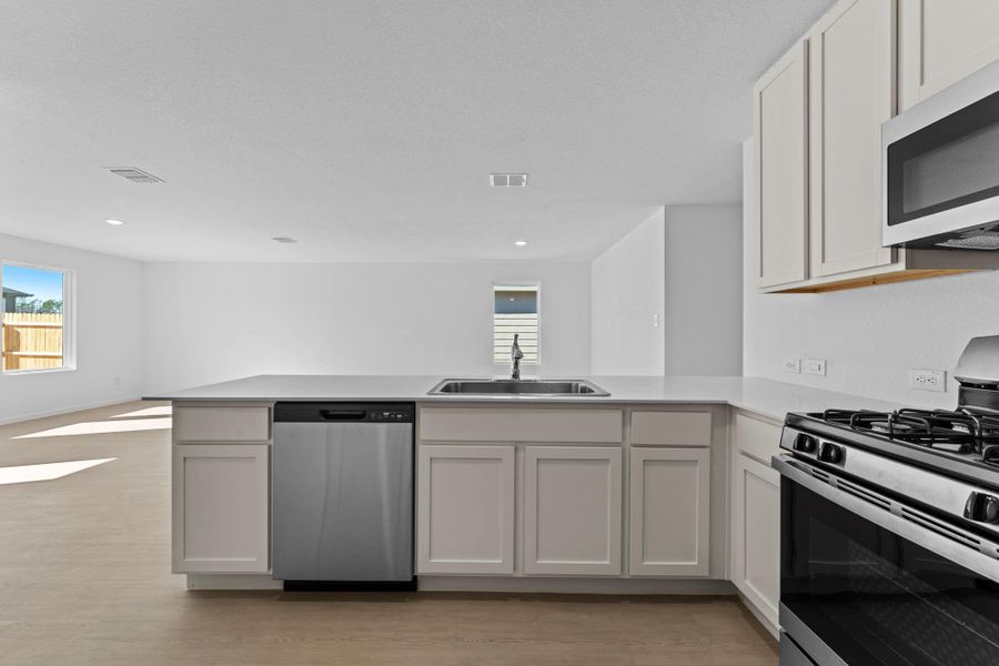 Furnished interior view inside a new home in Friendship Oaks, Fredericksburg (Image 6).
