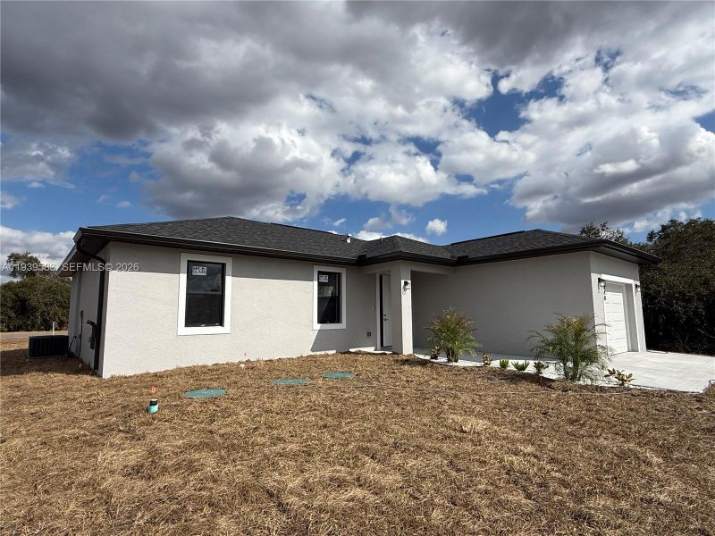 Exterior details and patio area of a home in , Labelle (Image 3).