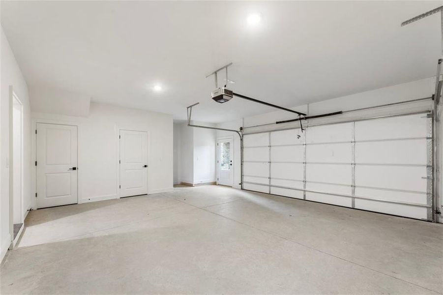 Spacious, unfurnished interior of a new home in , Alpharetta (Image 30).