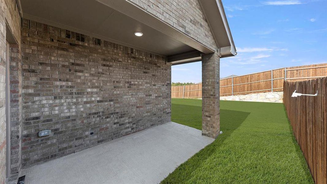 25. 2144 Sunnymede - Patio