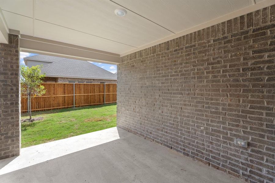Exterior details and patio area of a home in Williamsburg, Fate (Image 3).