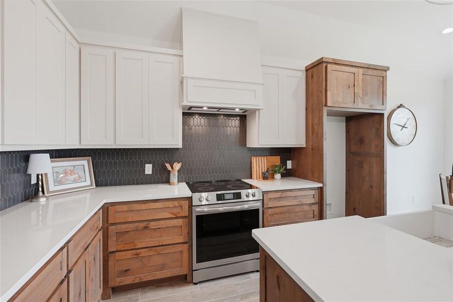 Furnished interior view inside a new home in , Tolar (Image 11).