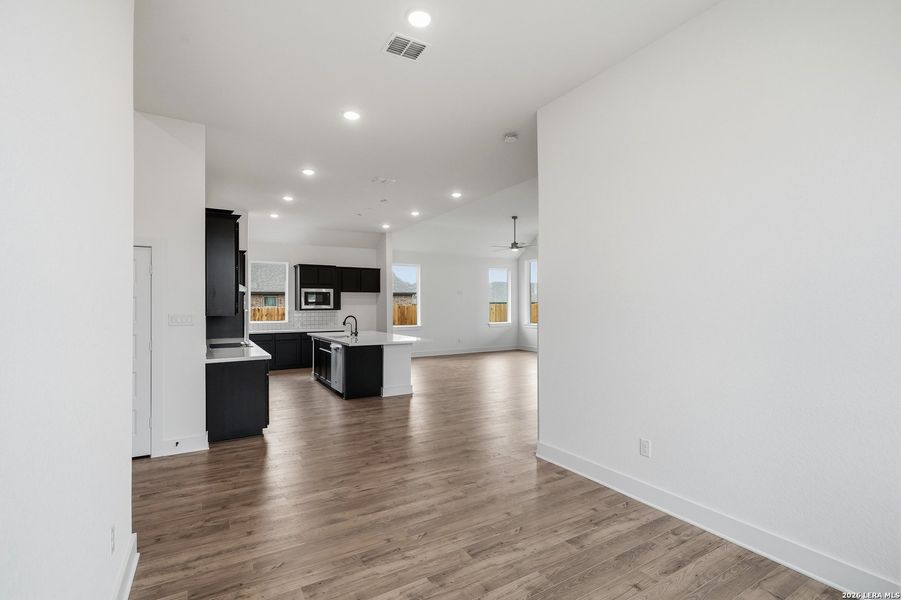 Spacious, unfurnished interior of a new home in Alsatian Oaks, Castroville (Image 31).