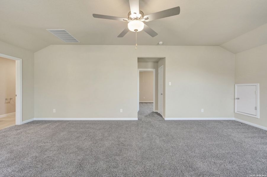Spacious, unfurnished interior of a new home in Park Place, New Braunfels (Image 25).