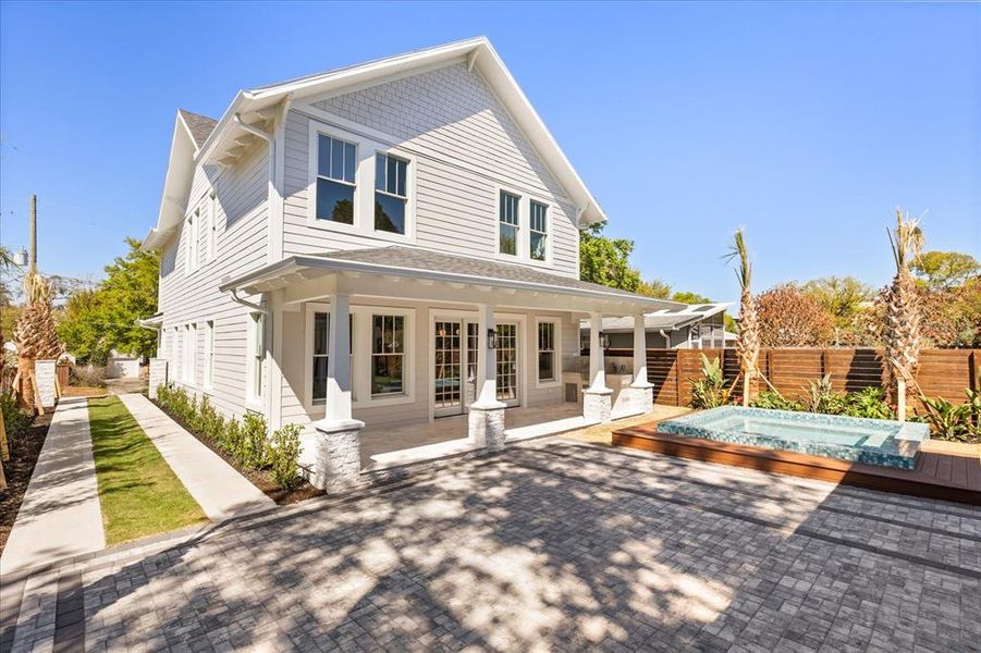 Exterior details and patio area of a home in , Orlando (Image 25).