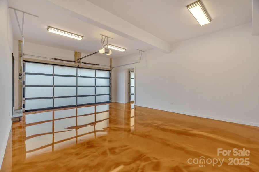 Spacious, unfurnished interior of a new home in , Banner Elk (Image 27).