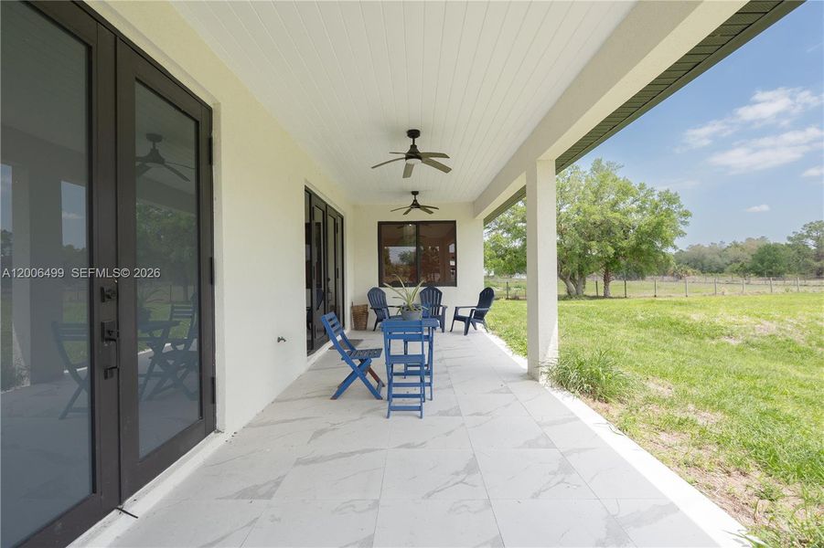 Exterior details and patio area of a home in , Clewiston (Image 3).