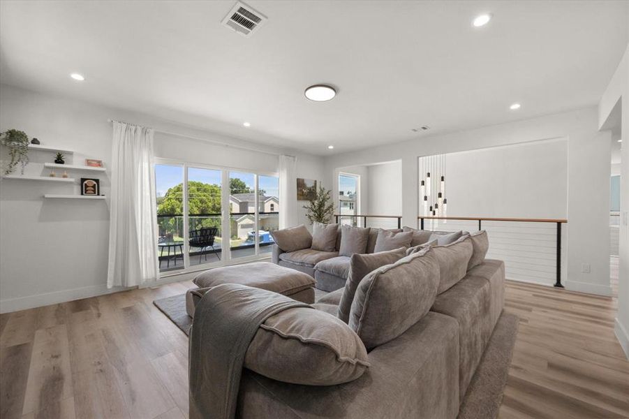 Furnished interior view inside a new home in , Dallas (Image 33). Furnished interior view inside a new home in , Dallas (Image 33).