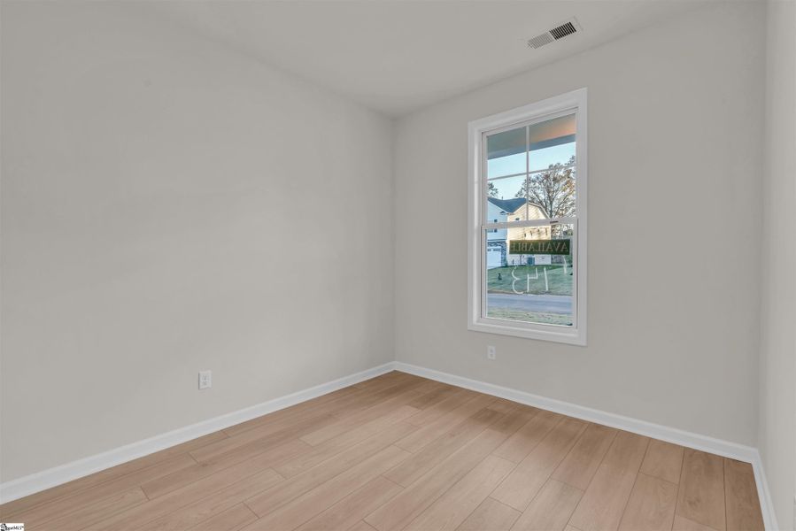 Spacious, unfurnished interior of a new home in Lynbrook, Boiling Springs (Image 24).