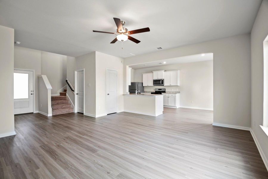 Spacious, unfurnished interior of a new home in Trails at Cochran Ranch, Waller (Image 14).
